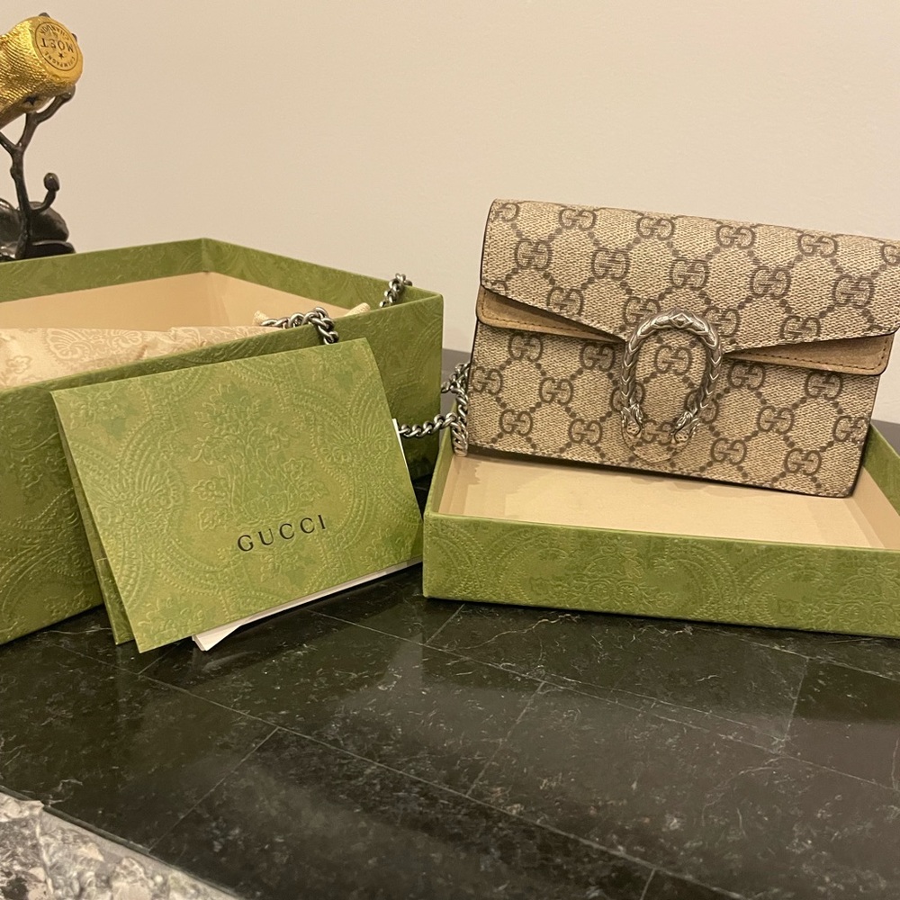 Gucci Dionysus GG Supreme super mini bag